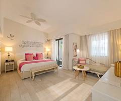 Catalonia Bavaro Beach, Golf & Casino Resort: Privileged Romance Deluxe Junior Suite (Adults Only)