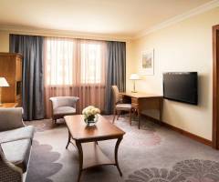 Diamond Palace Casino Zagreb: Classic Suite, 1 Bedroom Suite, 1 King, Courtyard view